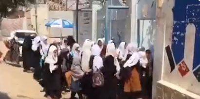 افغانستان میں بچیوں کے سکول کھل گئے 