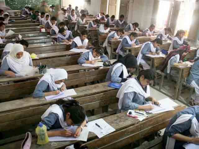  کراچی میں بارش کے باعث کل ہونے والے انٹر بورڈ کے امتحانات ملتوی