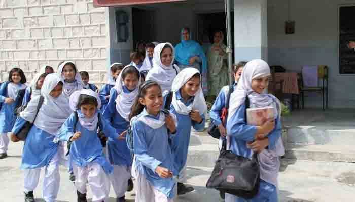 والدین سکولز کی بندش نہیں چاہتے تو بچوں کی ویکسینشن کرائیں، وزیر تعلیم سندھ