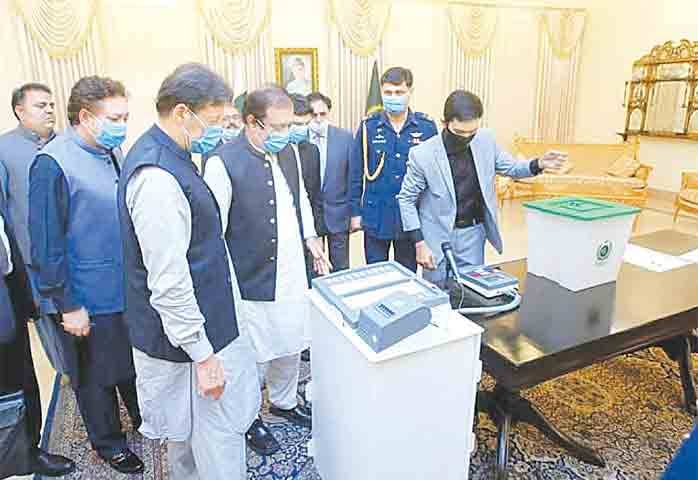 حکومت کا ہر صورت میں آئندہ انتخابات میں الیکٹرانک ووٹنگ مشین کے استعمال کا اعلان