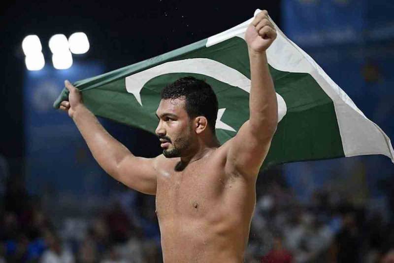 انعام بٹ نے بیچ ریسلنگ ورلڈ سیریز میں گولڈ میڈل جیت لیا