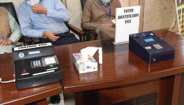 عدالت نے آئندہ الیکشن میں الیکٹرانک ووٹنگ مشین کا استعمال روکنے کی درخواست مسترد کر دی