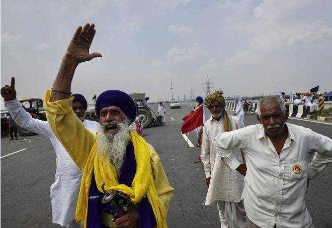 بھارت میں کسانوں کی تحریک نے زورپکڑلیا ، دہلی کے سارے راستے بند کردیئے گئے