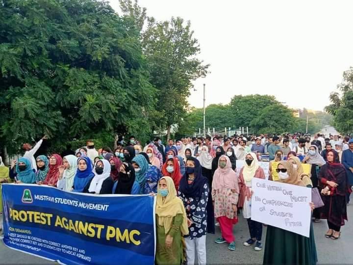 ایم ڈی کیٹ کے خلاف طلبہ کے ڈی چوک میں احتجاج کا 11 واں روز