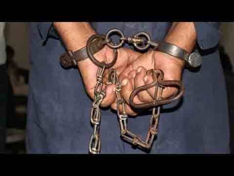 کراچی، رکشہ ڈرائیور نے بچوں کے مبینہ اغوا کی کوشش ناکام بنا دی، ملزم گرفتار