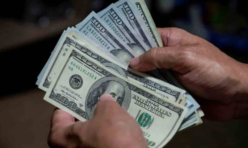 ڈالر آج مزید 9 پیسے مہنگا، سٹاک مارکیٹ میں بدترین مندی ریکارڈ
