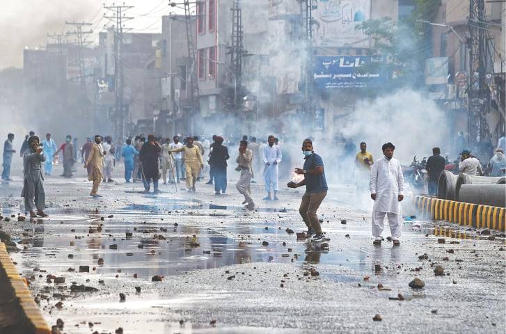 مذہبی جماعت کے کارکنوں نے پولیس اہلکاروں کو کچل دیا ،3 شہید : لاہور پولیس