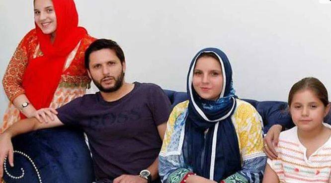 شاہد آفریدی نے بیٹیوں کے حوالے سے مداحوں سے اپیل کردی 