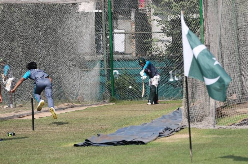 پاکستانی ٹیم کی پریکٹس کے دوران سبز ہلالی پرچم لہرانے پر ہنگامہ 