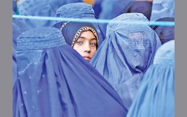 طالبان نے افغان ٹی وی ڈراموں میں خواتین کو دکھانے پر پابندی لگا دی ، نیوز اینکرز کو بھی سرڈھانپنے کا حکم 