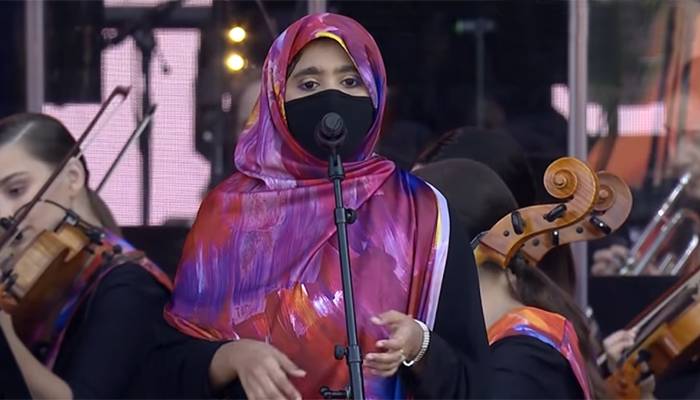 موسیقار اے آر رحمان کی بیٹی کی حجاب میں پرفارمنس نے شائقین کے دل جیت لئے 