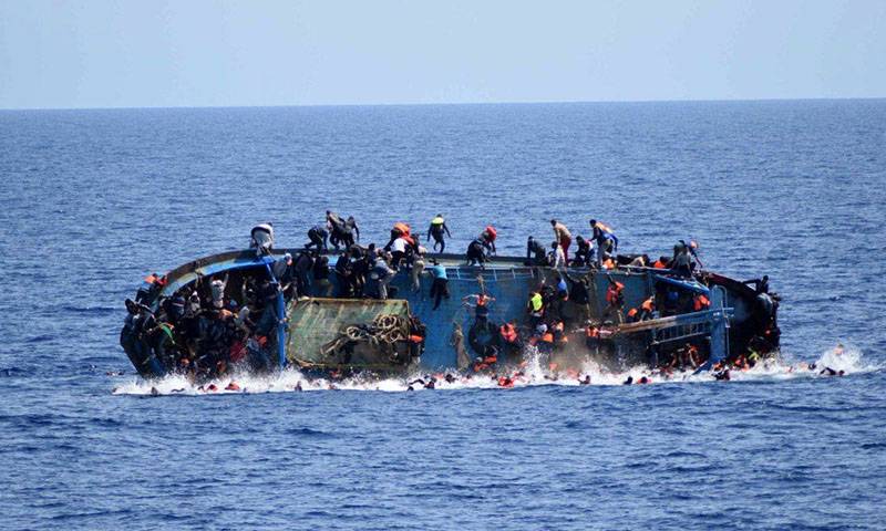 فرانس سے برطانیہ جانے والے تارکین وطن کی کشتی کو حادثہ ، 33 افراد ہلاک 