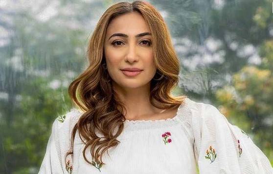 میں کسی کی ایسی دوست نہیں کہ میری کمر پر ہاتھ رکھ کر سیلفی لے ، اداکارہ انوشے برہم 