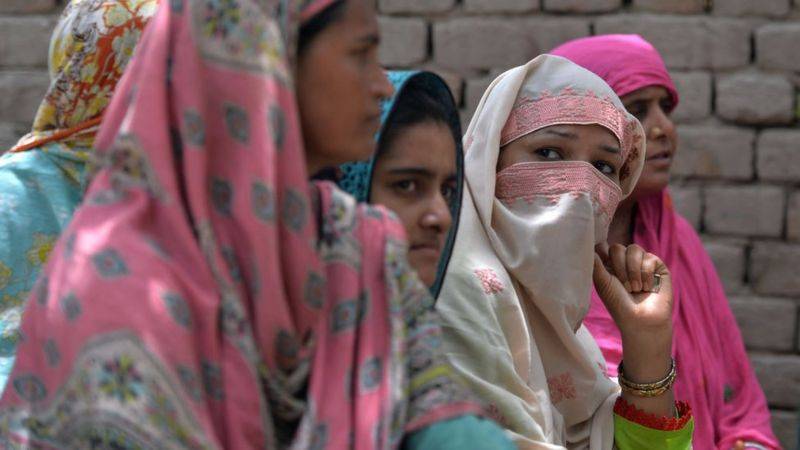 کے پی بلدیاتی انتخابات: دو سوکنیں بھی میدان میں اتر آئیں