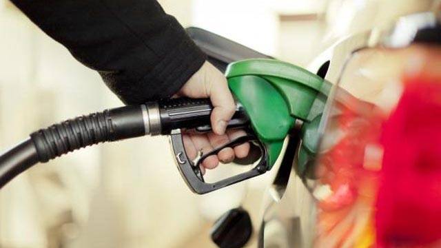 حکومت کا پٹرولیم مصنوعات  کی قیمتوں میں کمی کا اعلان