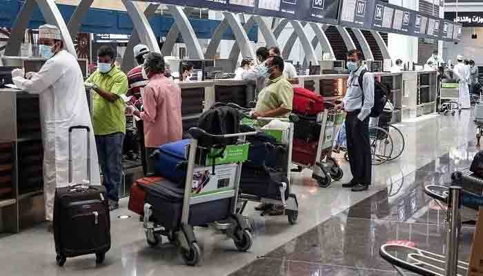 عمان نے غیر ملکیوں پر نئی سفری شرائط عائد کر دیں
