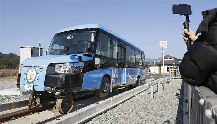 Bus or train, Dual Car, dual-mode vehicle