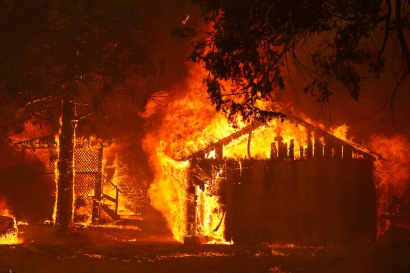 امریکہ:جنگل میں لگی آگ سے ایک ہزار گھر راکھ کا ڈھیر بن گئے