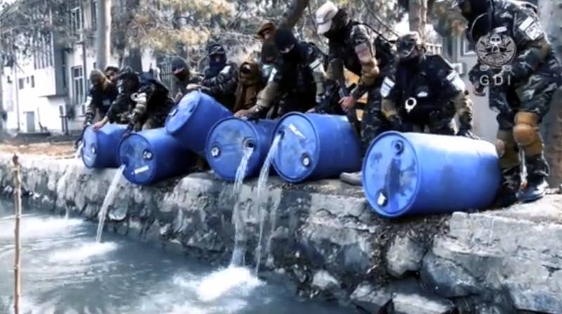 افغان انٹیلی جنس نے 3 ہزار لیٹر شراب کابل نہر میں بہا دی
