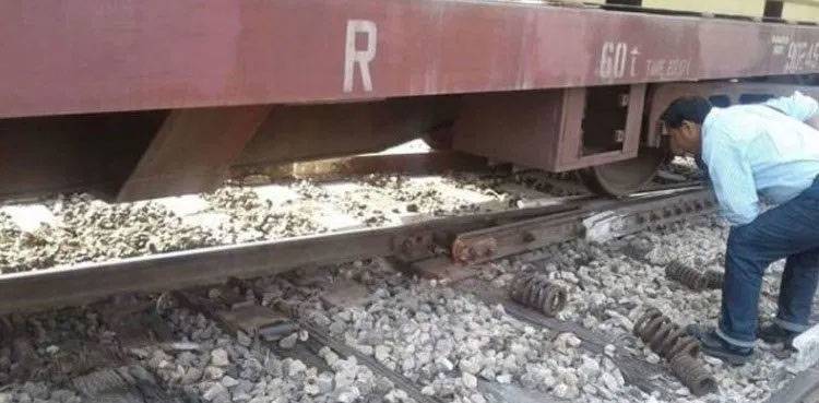 مال بردار ٹرین کو حادثہ، ٹریک کی بحالی کیلئے امدادی کام جاری