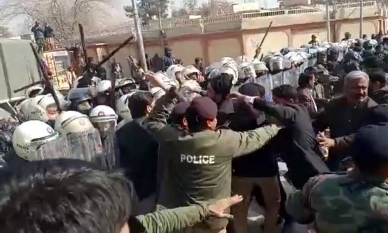 ینگ ڈاکٹرز کی ریلی پر پولیس کا لاٹھی چارج