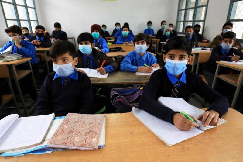 کورونا کے باعث تعلیمی ادارے بند کرنے کا فیصلہ آئندہ ہفتے تک ملتوی