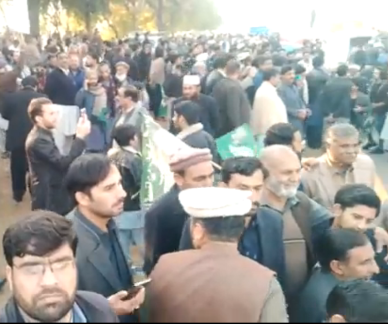 منی بجٹ کے خلاف مسلم لیگ ن کا پارلیمنٹ کے باہر احتجاج
