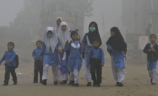 سکولوں سے پہلے دیگر سرگرمیاں بند ہونی چاہئیں: وزیر تعلیم پنجاب