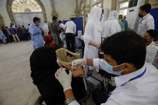 بوسٹر ڈوز کیلئے عمر کی حد میں کمی
