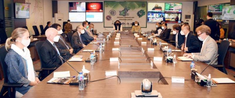کورونا کا پھیلاؤ تیز ،پبلک ٹرانسپورٹ میں کھانے کی تقسیم پر پابندی