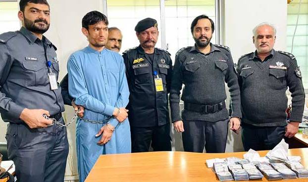 لاہور ائیرپورٹ پر مسافر سے 4 لاکھ 40 ہزار سعودی ریال برآمد