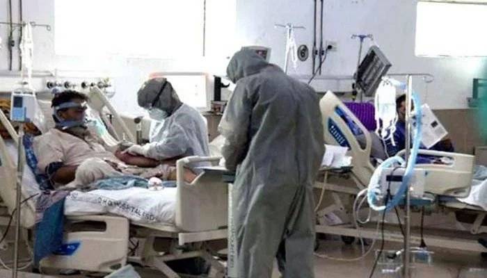 کورونا کی پانچویں لہر میں شدت، مزید 21 افراد جاں بحق، 7 ہزار سے زائد نئے کیس 