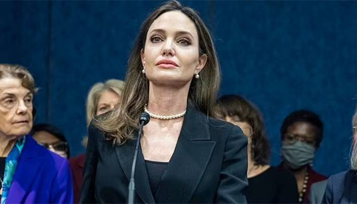 Angelina Jolie, Tearful Angelina Jolie,Republicans and Democrats