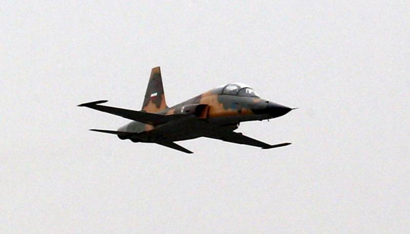 ایران کا جنگی طیارہ گر کر تباہ، 2 پائلٹس اور ایک شہری ہلاک