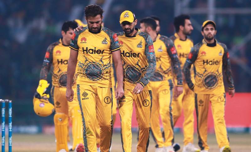 پشاور زلمی کو پلے آف مرحلے سے قبل زوردار جھٹکا، اہم کھلاڑی کورونا وائرس کا شکار 
