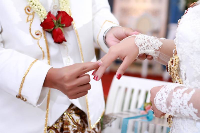حکومت شادی کرنیوالے جوڑے کو لاکھوں روپے دے گی