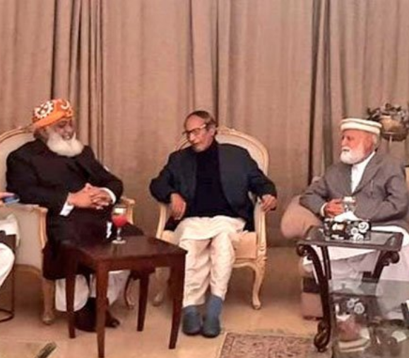 تحریک عدم اعتماد پر اہم پیش رفت ،چودھری شجاعت کی مولانا فضل الرحمن سے ملاقات