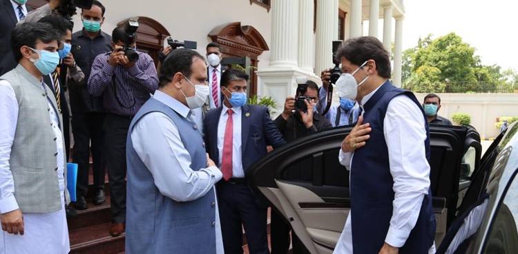 وزیراعظم عمران خان لاہور پہنچ گئے