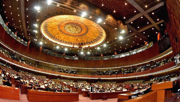بلی تھیلے سے باہر آگئی ،تحریک انصاف کے 4 ضمیر فروشوں کے نام سامنے آگئے 