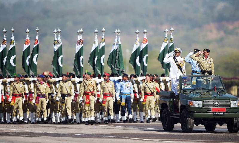 آج یوم پاکستان شایان شان طریقے سے منایا جارہا ہے