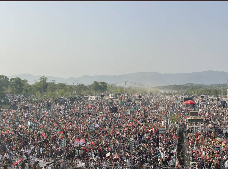 پی ٹی آئی کا جلسہ، انتظامیہ کی بدحواسی، مغرب کے وقت فجر کی اذان دیدی گئی 