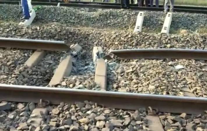 حیدر آباد: کوٹری ریلوے لائن دھماکے سے اڑا دی گئی