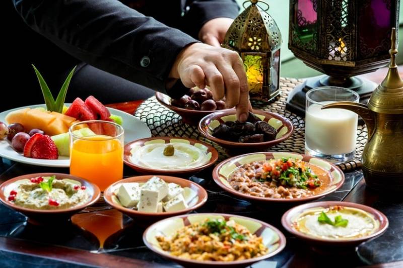 ماہ رمضان میں چند عادات اپنا کر تیزابیت اور سینے کی جلن سے بچیں