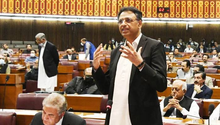 سپریم کورٹ کا فیصلہ آئین کے اندر مداخلت قرار ،اسد عمر نے نیا پنڈو را باکس کھول دیا 