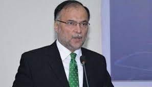 پی ٹی آئی استعفے دے گی تو ضمنی انتخاب کرادیں گے: احسن اقبال 