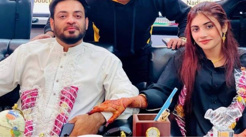 عامر لیاقت نے دانیہ سے طلاق کی خبروں پر خاموشی توڑ دی
