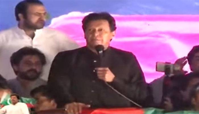 عمران خان نے قوم کو سڑکوں پر نکلنے کی کا ل دیدی 