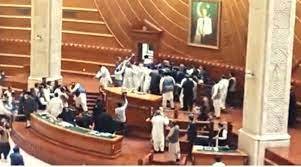 پنجاب اسمبلی میں ہنگامہ آرائی کا مقدمہ درج، اقدام قتل سمیت دیگر سنگین دفعات بھی شامل