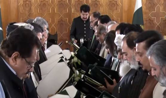 وزیراعظم شہباز شریف کی کابینہ نے حلف اٹھا لیا