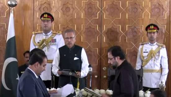 صدر مملکت نے نئے وزراءسے حلف لے لیا